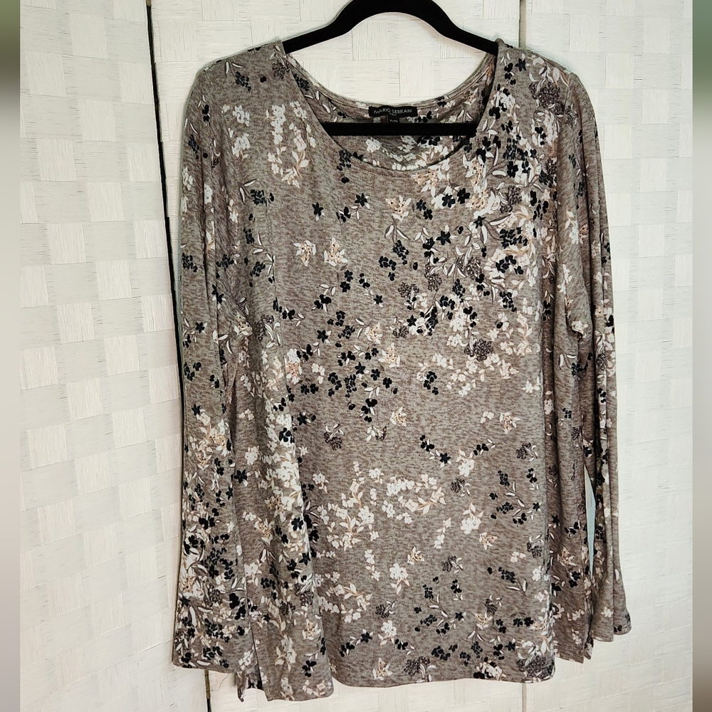 Plus Size XL Long Sleeve Mario Serrani Knit Light Sweater Top with flowers